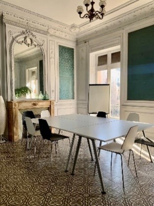 La salle de réunion de l’espace coworking du centre Hobson à Béziers, est proposée à la location